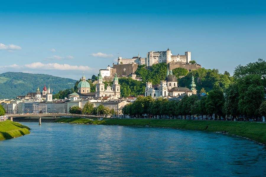 Die Festung zu Hohensalzburg trhont über der Altstadt Burg und Festung Hohensalzburg in der Stadt Salzburg