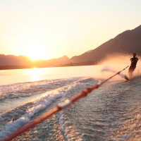 Wasserskifahren am Mondsee im Salzkammergut