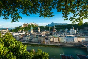Sehenswürdigkeiten Salzburg, Blick vom Kapuzinerberg auf die Salzburger Altstadt und auf die Festung Hohensalzburg