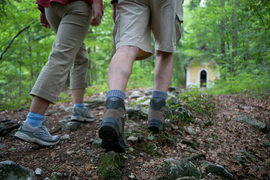 Wandern im Salzkammergut am Mondsee Wandern auf ausgeschilderten Wanderwegen im Salzkammergut