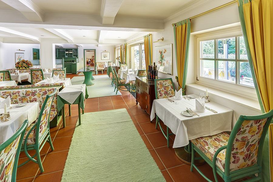 Räumlichkeiten unseres ausgezeichneten Restaurants am See Restaurant Maninseo Innenraum